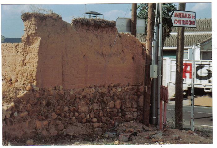[Thumbnail for mud brick wall Tamajon 5.jpg]